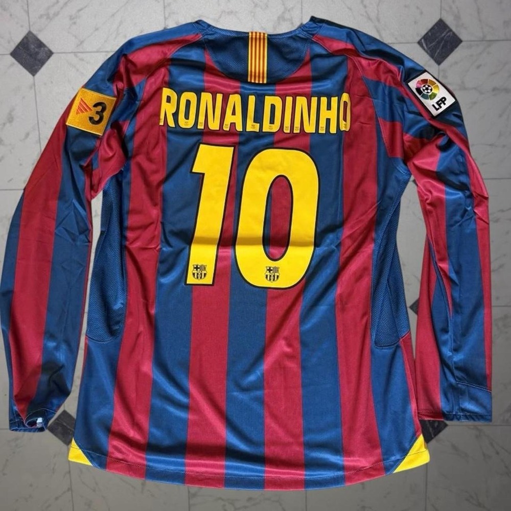 Nike FC Barcelona 2005/06 Ronaldinho #10 Home Jersey Size L